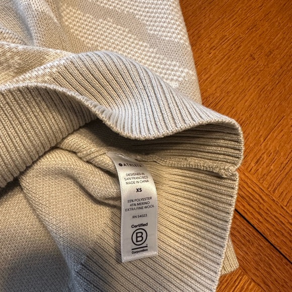 Athleta Gray and White Crew Neck Sweater - Picture 4 of 5